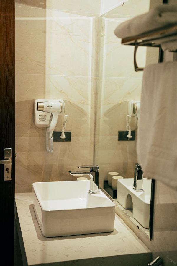 Milan Hotel Ninh Binh Buitenkant foto
